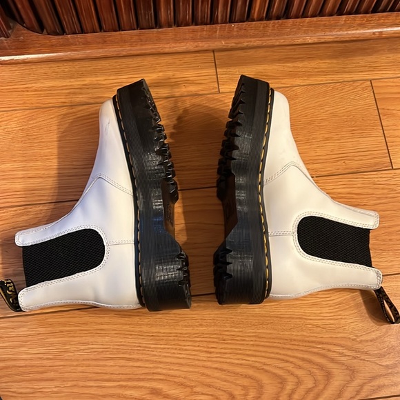 Dr Martens 2976 Platform Chelsea Boot - Picture 9 of 13